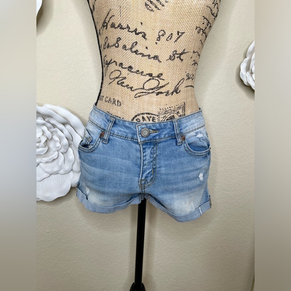 NTM: Aeropostale Slightly Distressed Light Blue Denim Shorty Shorts Size 4